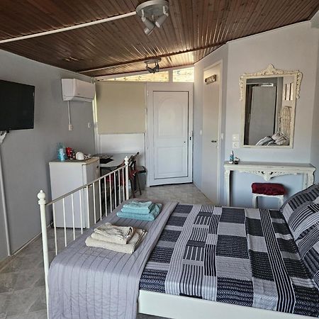 Με Θέα Το Κάστρο Apartment นาฟปาคตอส ภายนอก รูปภาพ