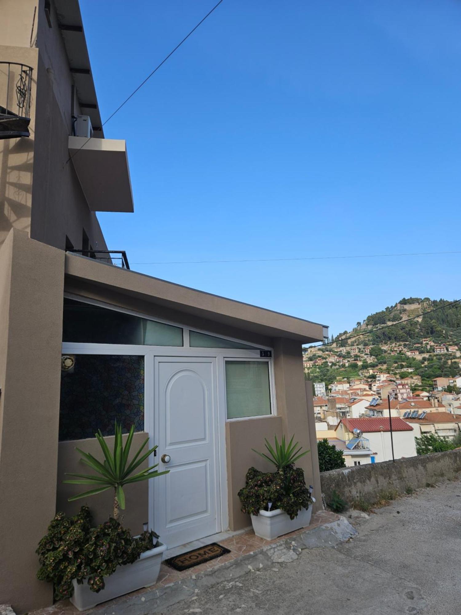 Με Θέα Το Κάστρο Apartment นาฟปาคตอส ภายนอก รูปภาพ